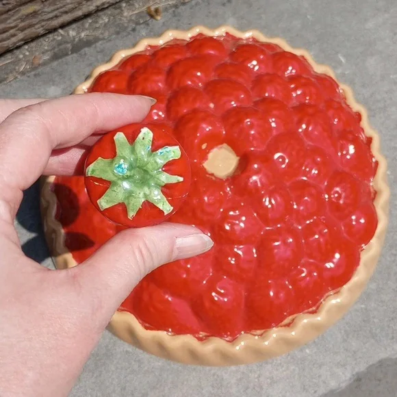 Decorative Ceramic Strawberry Pie Pan & Lid, Recipe, Red Tan Green Blue White - Picture 4 of 5